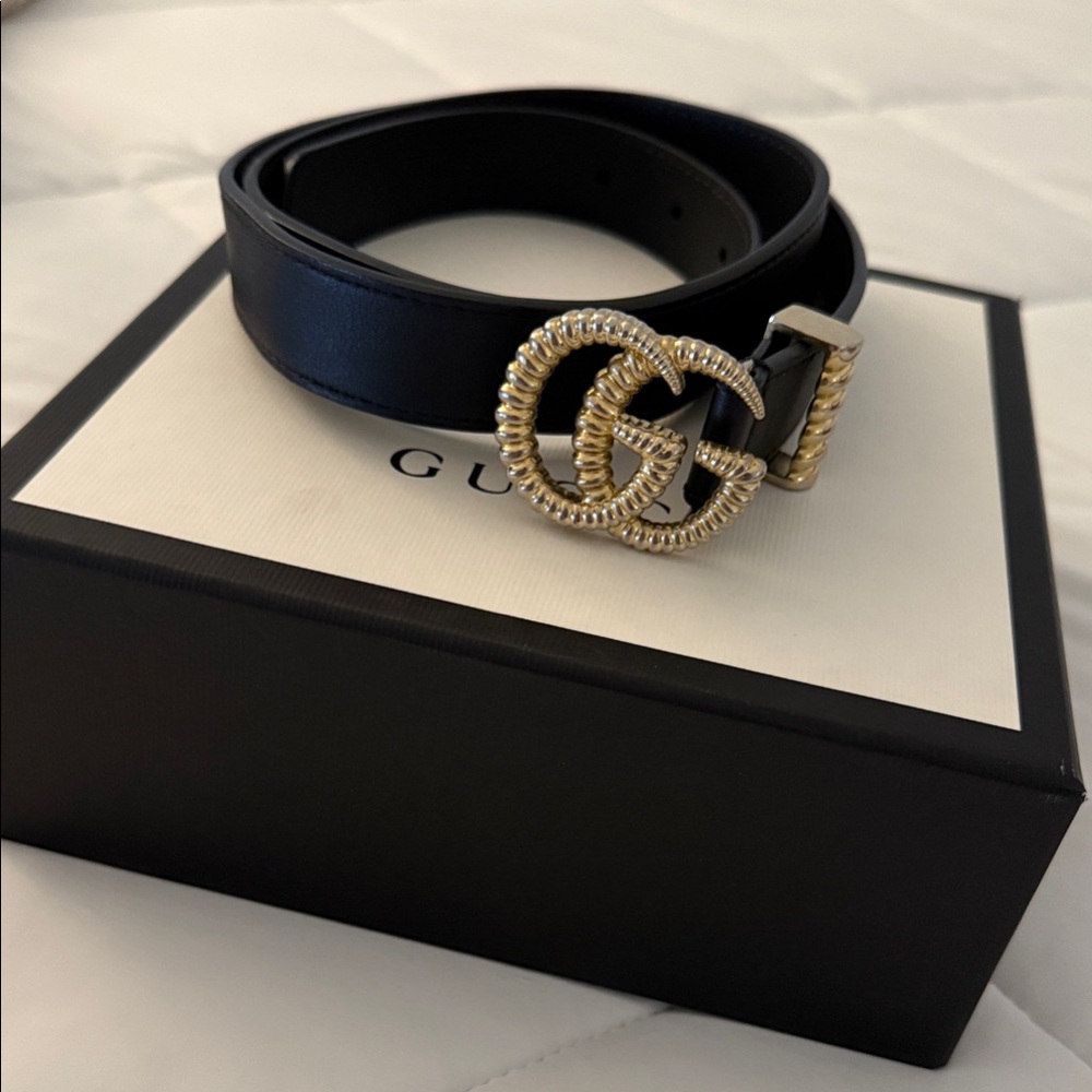 Gucci Women's Belt in Black with Gold GG Buckle